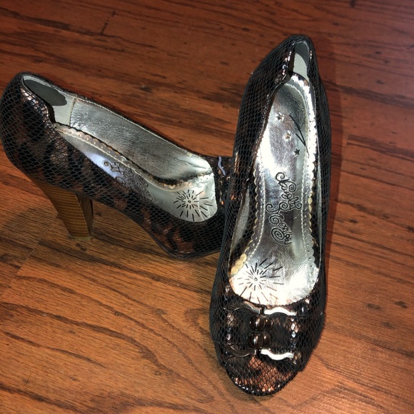 High heels - Picture 2 of 3